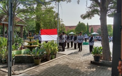 Upacara Peringatan HUT PGRI dan Hari Guru Ke - 79 SMP Negeri 2 Margasari