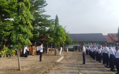 Kegiatan Rutin Apel Pagi Hari Senin SMP NEGERI 2 MARGASARI